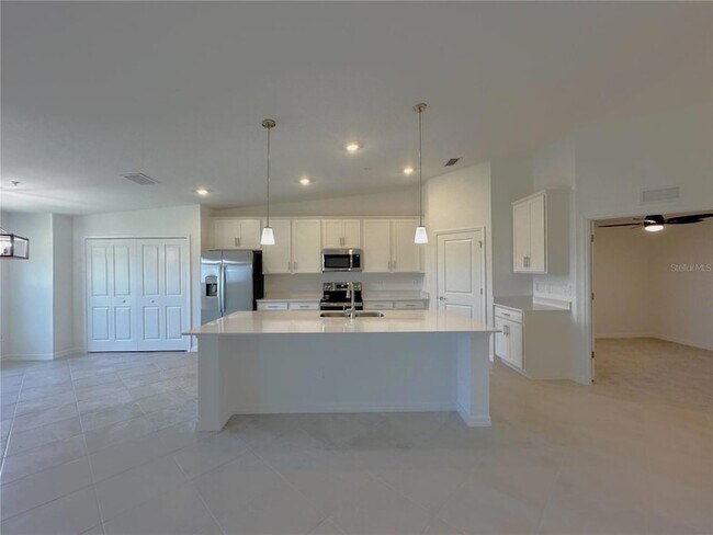 Building Photo - 14271 Heritage Landing Blvd