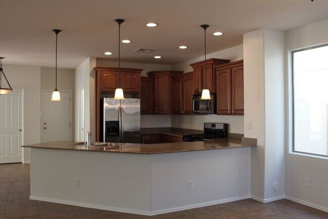 Building Photo - Beautiful 4 Bedroom in Lyons Gate!