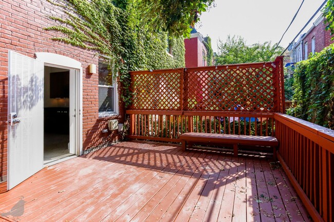 Building Photo - Classy Columbia Heights Row Home! 1/2 Off ...