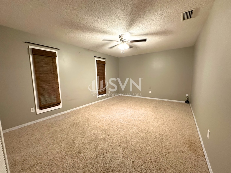 Building Photo - 662 Ridgewood Dr