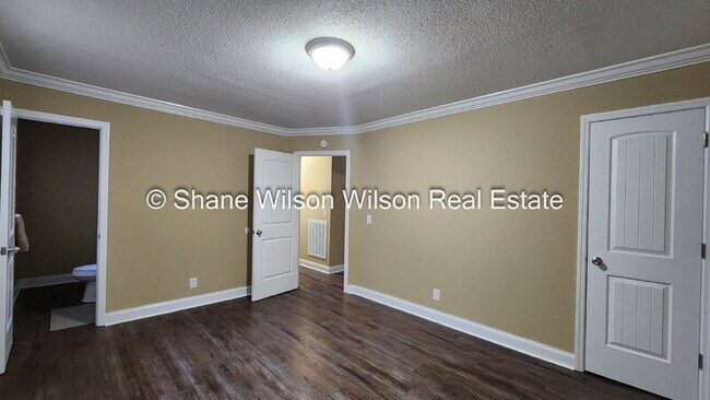 Building Photo - 151 Kathy Dr