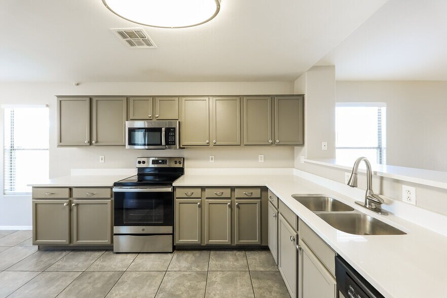 Building Photo - 2201 S 84th Ave