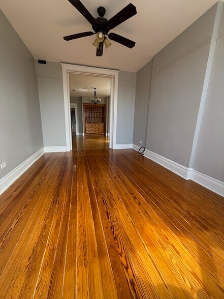 Living room - 2138 W 21st Pl