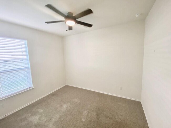 Building Photo - 1000 Danish Cove