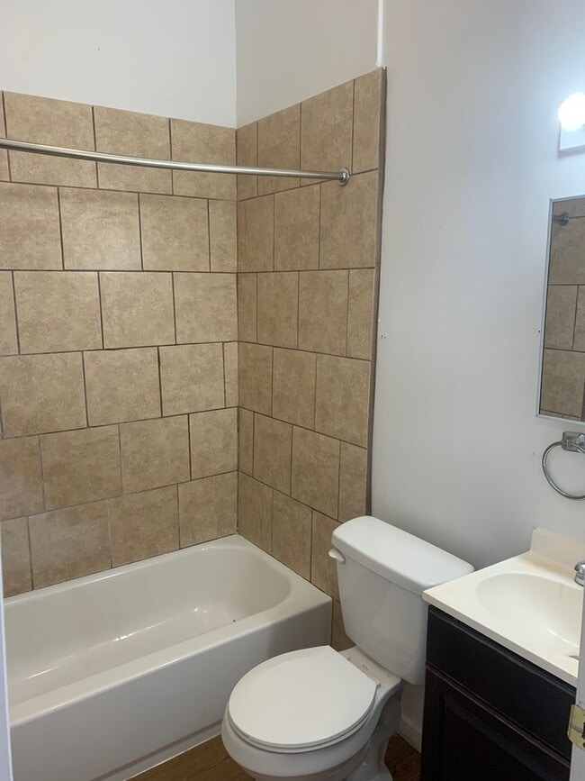 Building Photo - 2 Bedroom 1st Floor-Parking- Penn Park Area York City