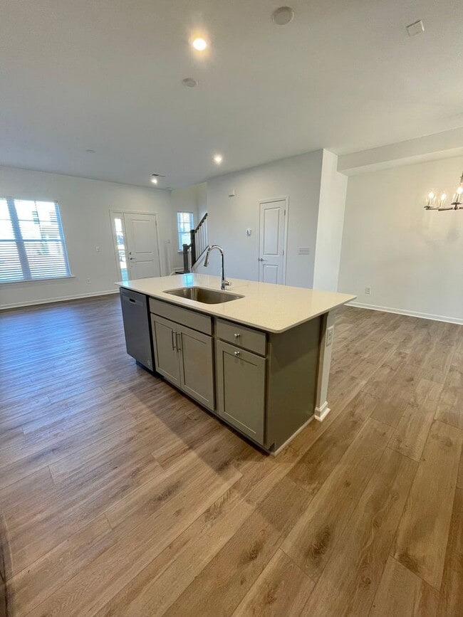 Building Photo - 3BR/2BA Townhome in Popular Pringle Towns