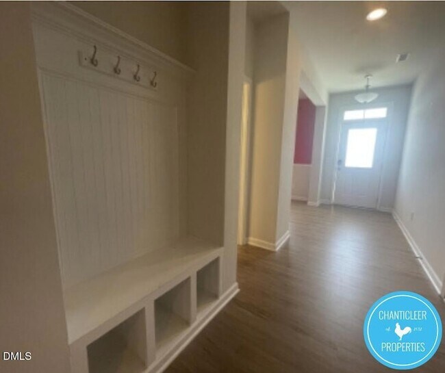 Building Photo - 112 Hoyne Way