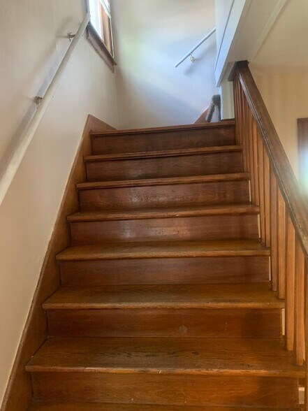 Building Photo - 1210 N Johnson St