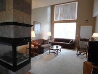 Building Photo - 3 bedroom town home