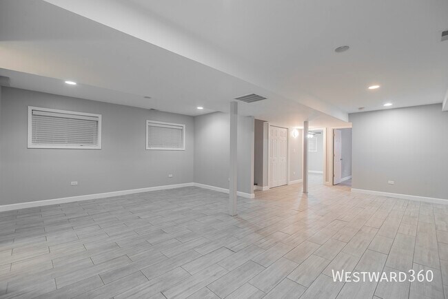 Building Photo - 1906 W 17th St