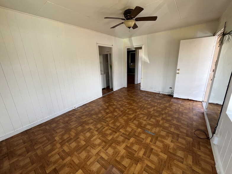 living room - 91-525 Hapalua St