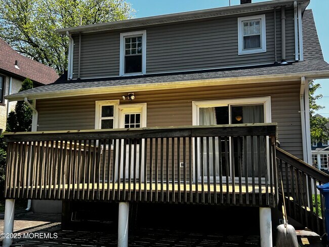 Building Photo - 439 River Rd