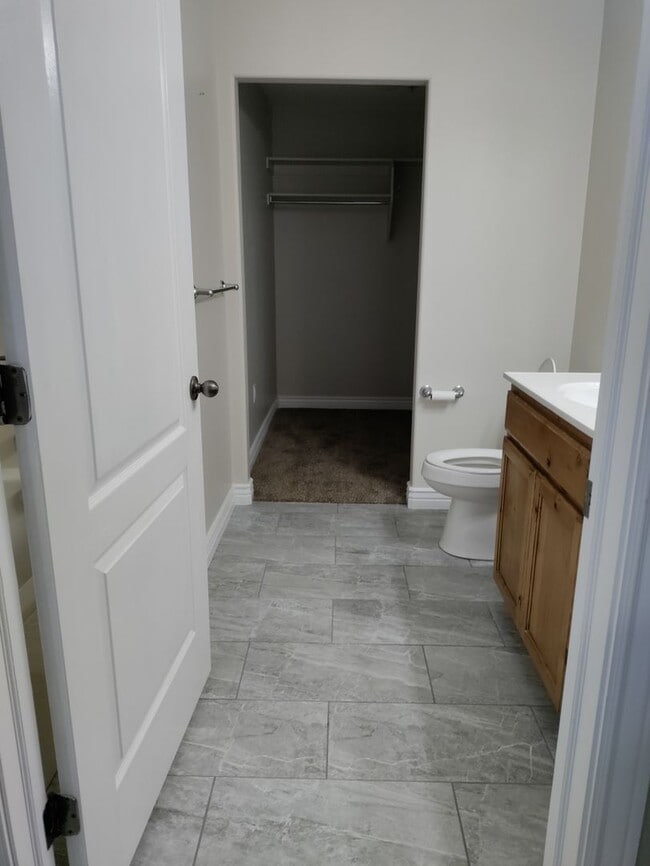 Building Photo - Gorgeous 3 BD, 2BTH Ground Floor Condo For...