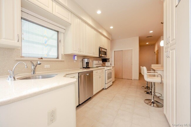 Building Photo - 40 Cayuga Ave