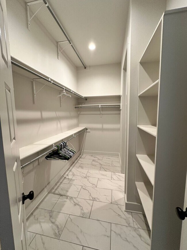 Building Photo - Close to WK Bossier and Barksdale Air Force Base.