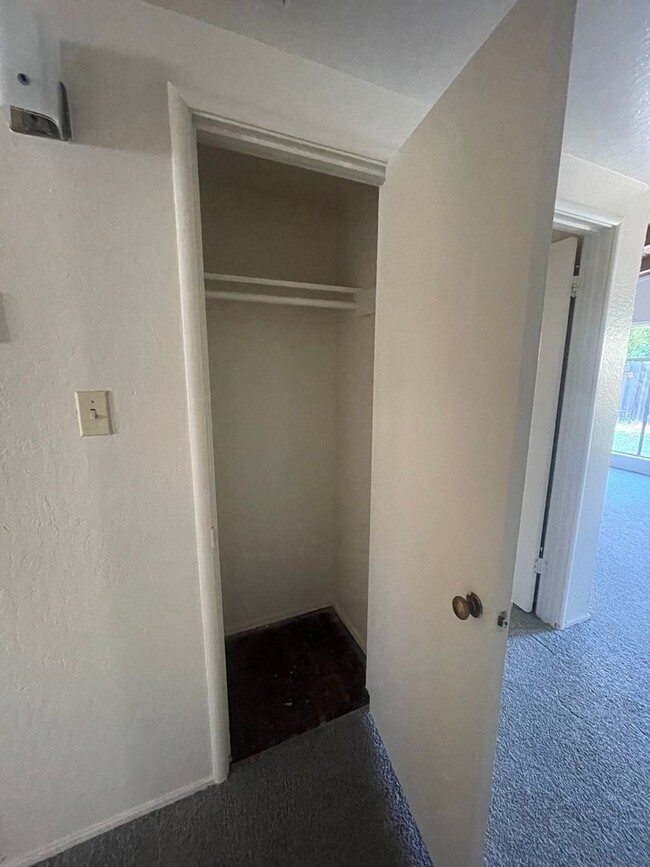 Building Photo - Charming 3-Bedroom in Quiet Cul-de-sac-$30...