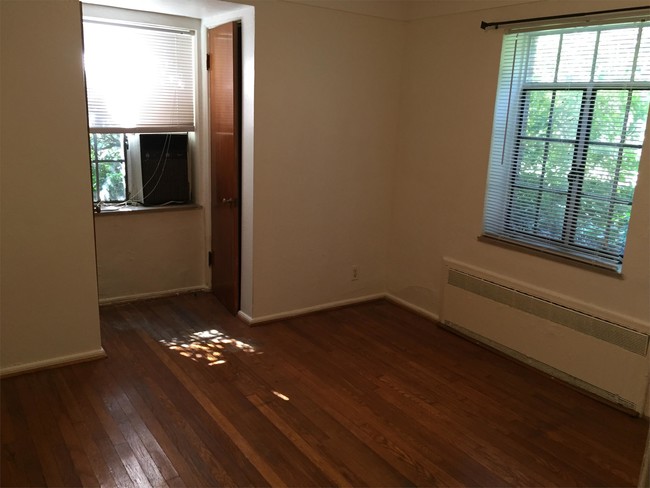 Building Photo - 2265 Sherwood Ave