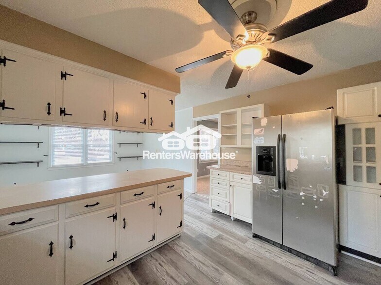 Building Photo - 716 Cardover Ave