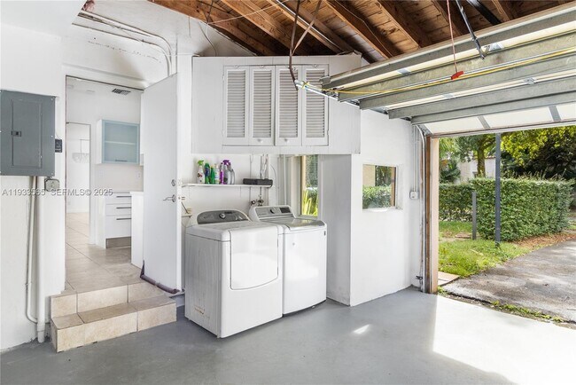 Building Photo - 1114 Genoa St