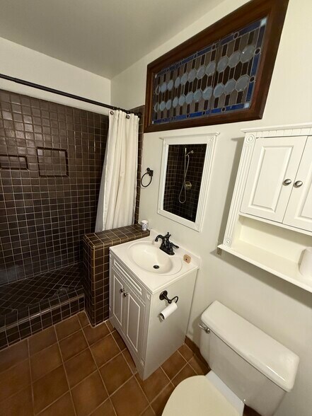 Building Photo - 533 E Sierra Madre Ave