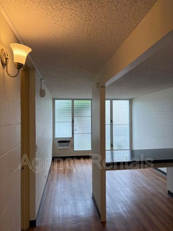 Building Photo - 1525 Kewalo St