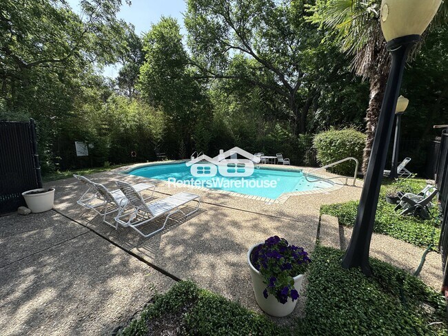 Building Photo - 3839 Dry Creek Dr