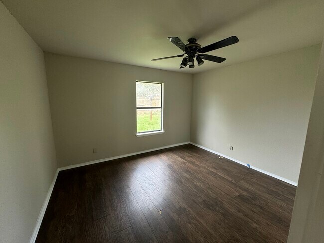 Building Photo - 851 Aspen Ln