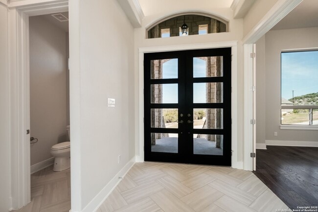 Building Photo - Timeless Luxury