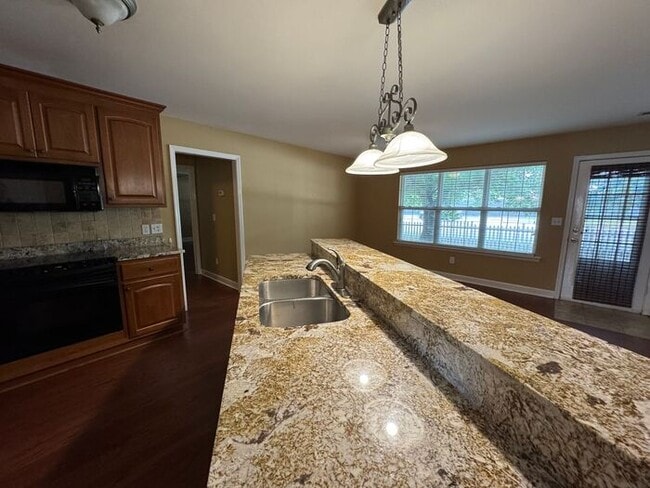 Building Photo - Hampton Cove home with EV Plug
