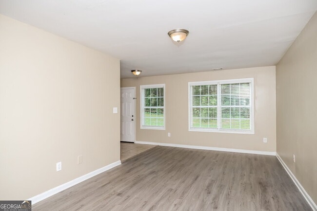 Building Photo - 2045 Ivy Ln