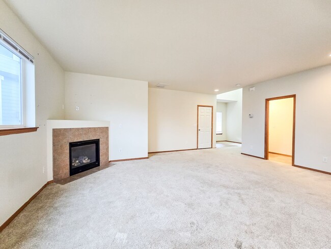 Building Photo - Lake Stevens 4-bed