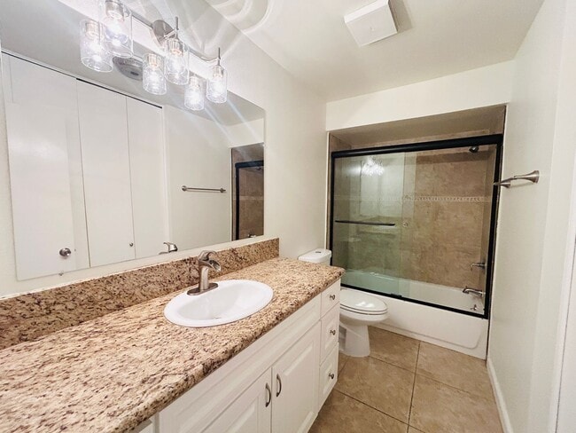 Building Photo - Spacious Two Bedroom, Two Bath Condo in De...
