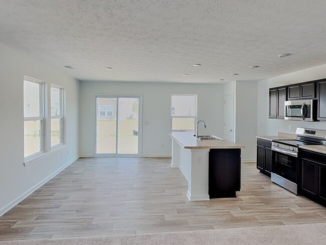 Building Photo - 2056 White Oak Ln