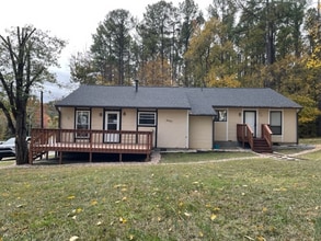 Building Photo - 2001 Peppertree St