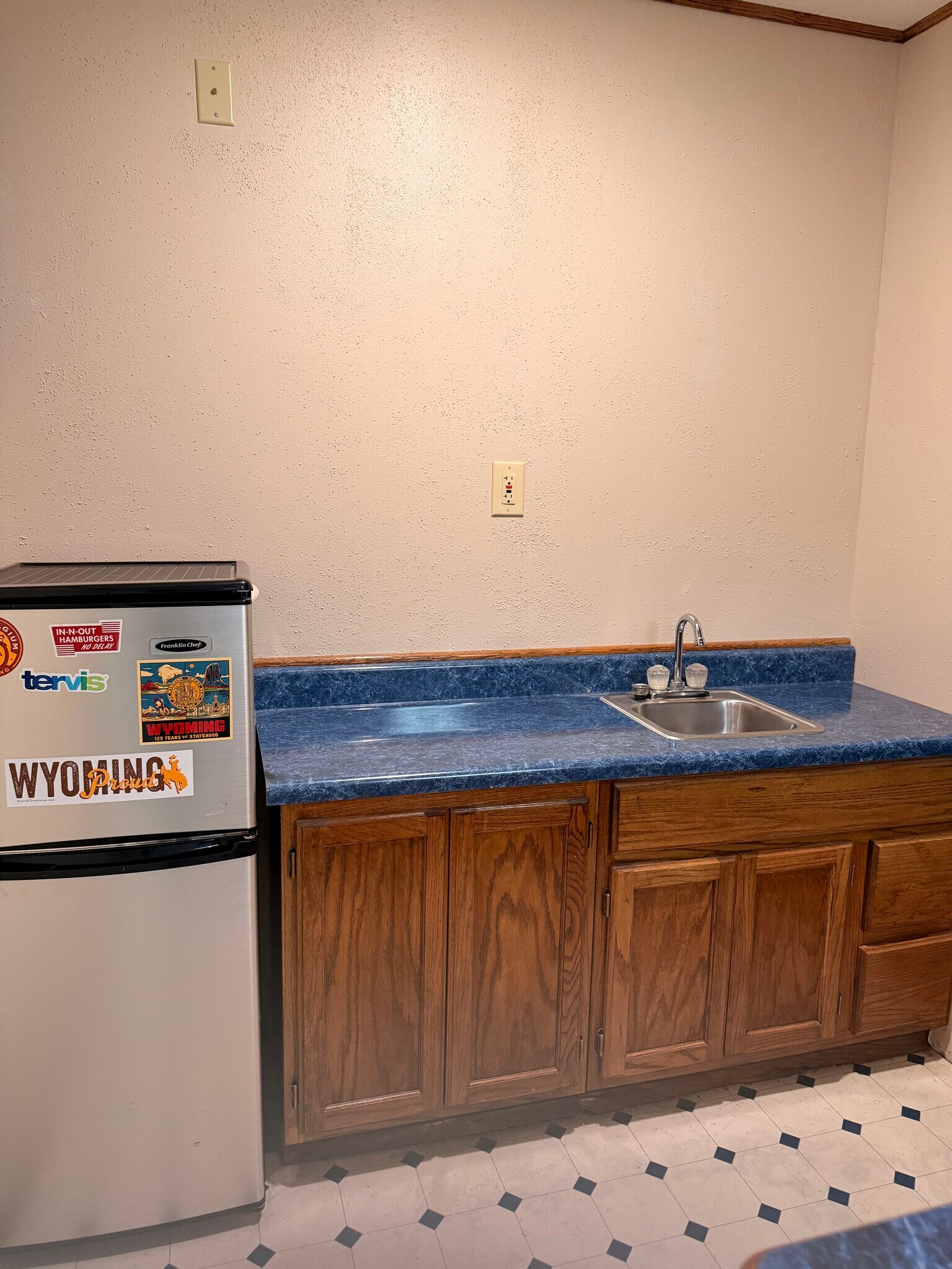 Building Photo - 2328 Apache St