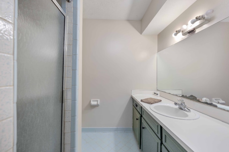 Building Photo - 99 Southview Dr