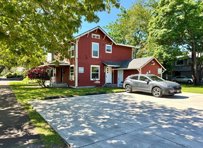 Building Photo - 608 4th St