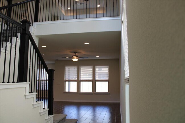 Building Photo - 13902 Ilex Dr