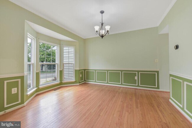 Building Photo - 730 Emerald Hill Dr NE