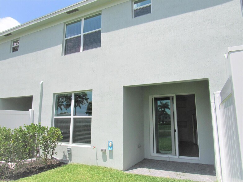 Building Photo - 4332 Pond Lily Ln