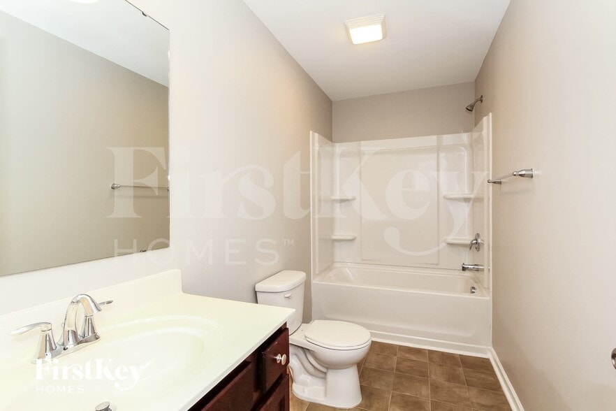 Building Photo - 3845 Streamside Dr
