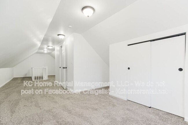 Building Photo - 7219 Chestnut Ave