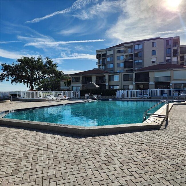 Building Photo - 6104 Palma Del Mar Blvd S