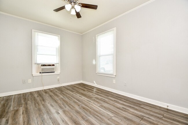 Building Photo - 5000 Noble St