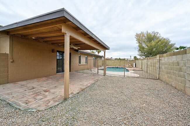 Building Photo - 7301 W Canterbury Dr