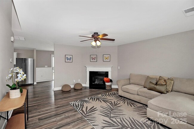 Building Photo - 1711 Rustic Arch Way