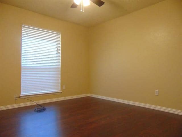 Building Photo - 2114 E Park Row Dr