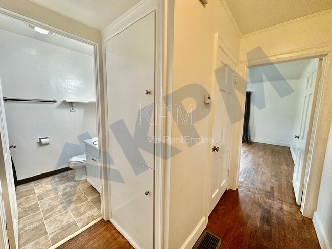 Building Photo - 875 W Alpine Ave