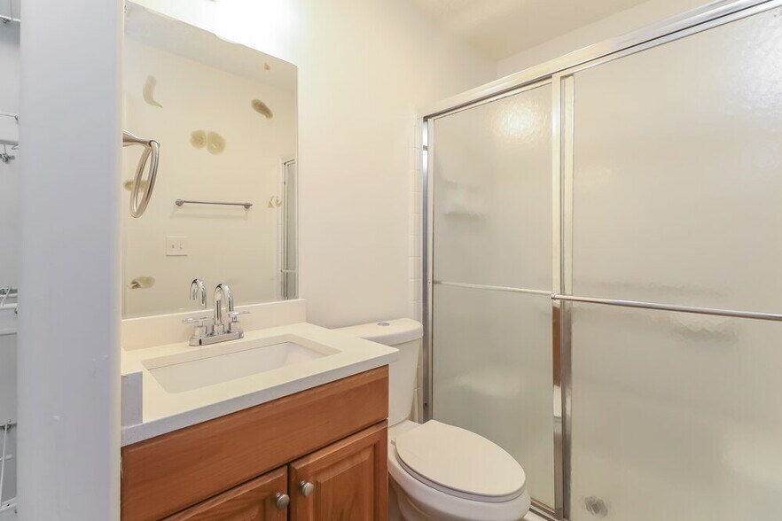 Building Photo - 215 Trelawney Pl