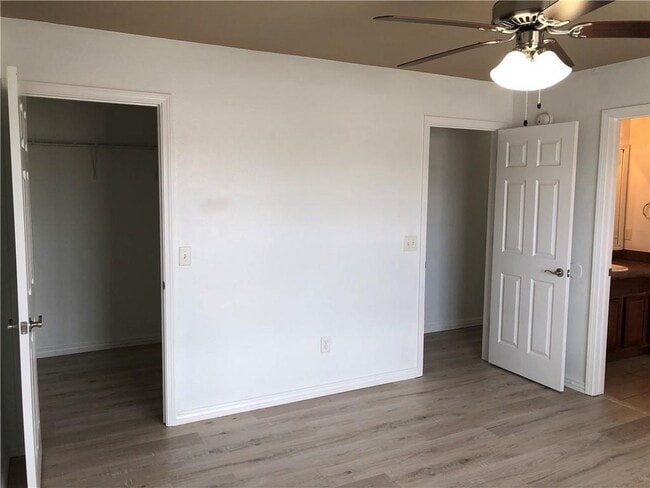 Building Photo - 3204 SW Windrift Ave